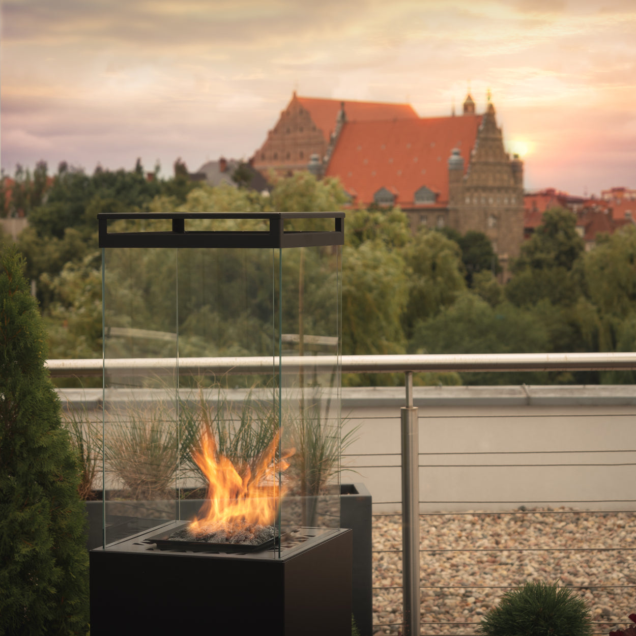 Planika_Lighthouse_Terrashaard_tuinhaard_buitenhaard_Terrasverwarmer_Terrasheater_beweegbaar_Horeca