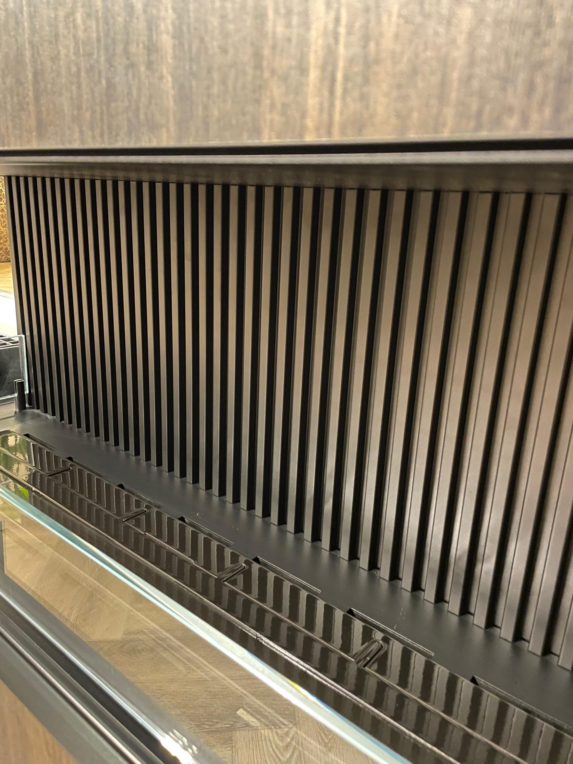 Geribbelde zwarte achterwand